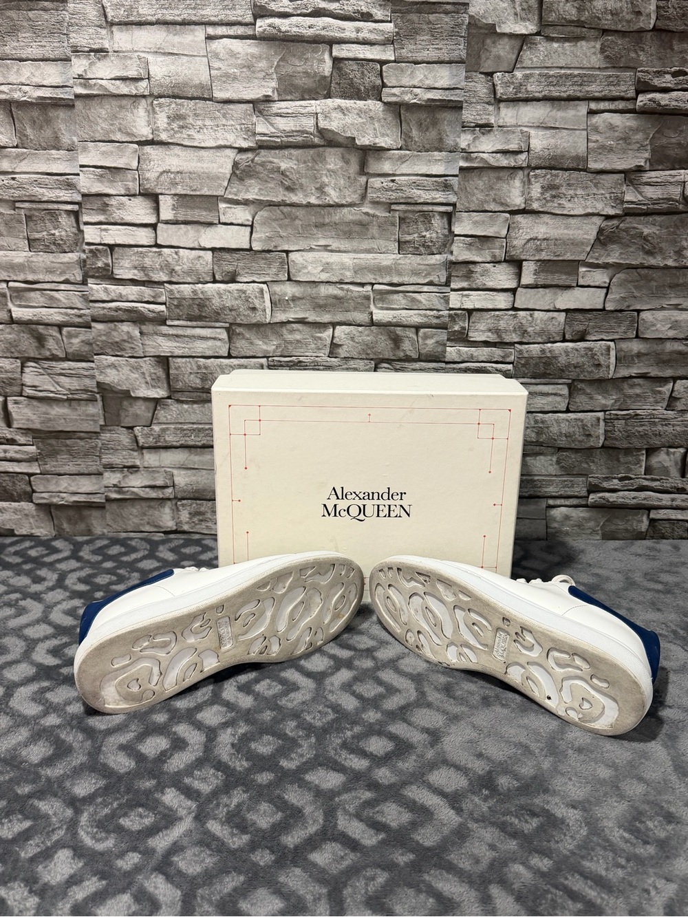 Alexander McQueen White Leather Sneakers with Blue Heel Patch - Picture 4 of 9